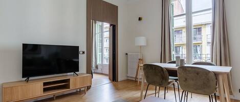 Télévision, chaîne hi-fi