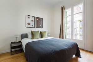 3 habitaciones, tabla de planchar con plancha, wifi y ropa de cama