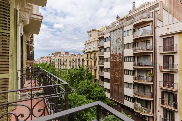 Property grounds - Large Antiga Esquerra de l'Eixample 4BR w/ Balcony, by Blueground (Barcelona)
