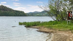 A lakeside view with a clear sky, calm water, and a grassy shore. - 3 bedroom lovely home in Sandnes (Sandnes)