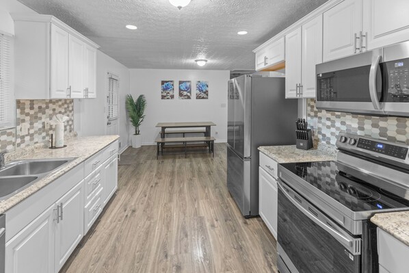 Private kitchen - 5BD/2BTH Home Near Hartsfield Jackson Airport (College Park)