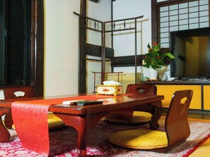 Dining - Room without meals Limited to 1 group per day An old private house for rent with a hot spring flo / Ito Shizuoka (Ito)
