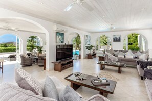 Smart TV, futbolito, tenis de mesa y libros 