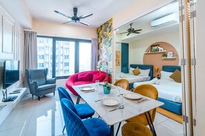 Family Apartment, 2 Bedrooms, City View | Dining room