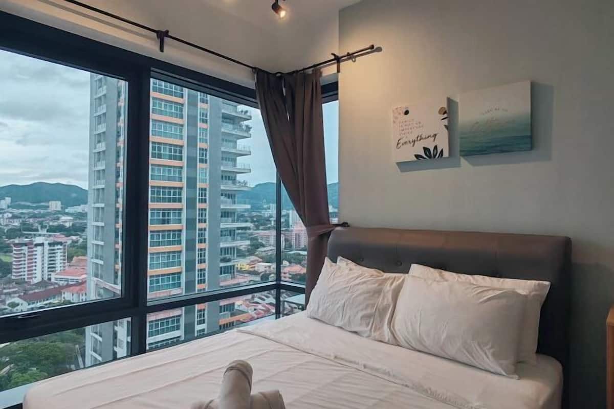 1 bedroom, blackout drapes, iron/ironing board, free WiFi