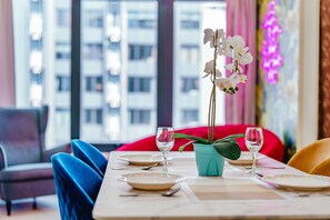 Family Apartment, 2 Bedrooms, City View | Dining room