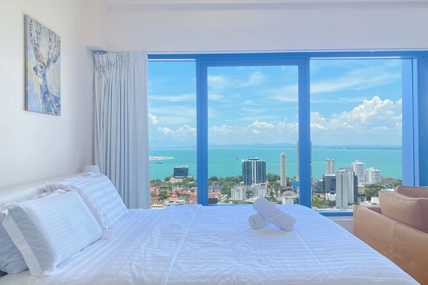 Superior Apartment, 1 King Bed with Sofa bed, Sea View | Blackout drapes, iron/ironing board, free WiFi, bed sheets