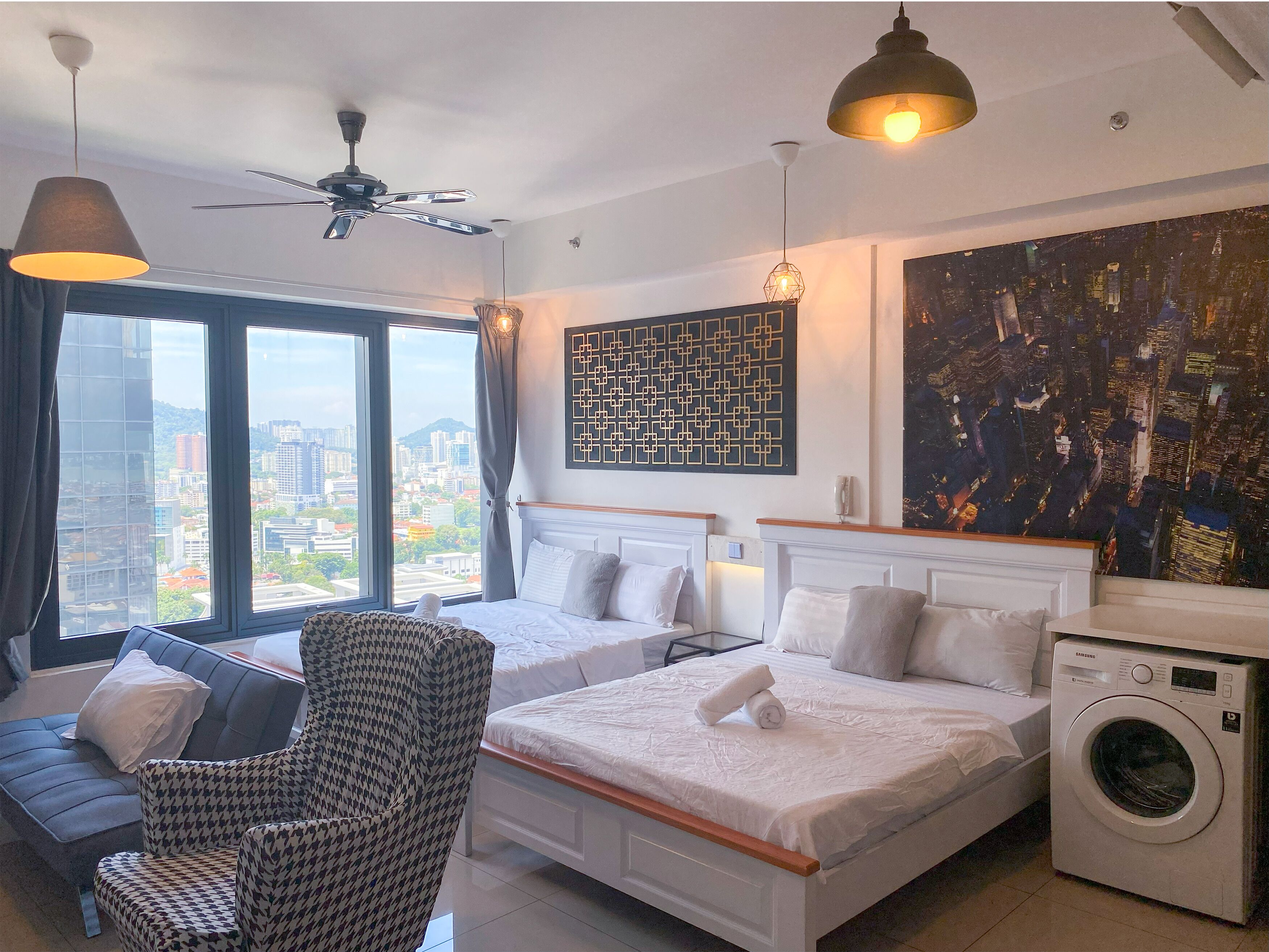 Cortinas blackout, tabla de planchar con plancha y wifi gratis 