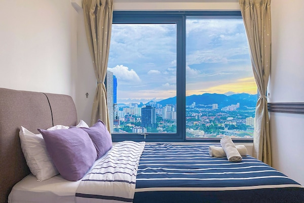 Deluxe Condo, 2 Bedrooms, City View | 1 bedroom, blackout drapes, iron/ironing board, free WiFi