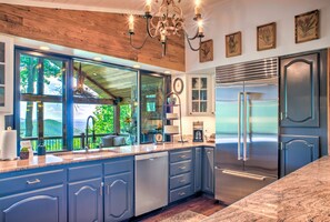 Interior - Hillside Cottage Cozy with Private Deck and fire pit and 7 min from downtown  Asheville (Asheville)