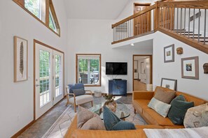 Smart TV - Fels Haus- Hot Tub, WiFi, Gas Grill, located on Cliffview Resort (Campton)