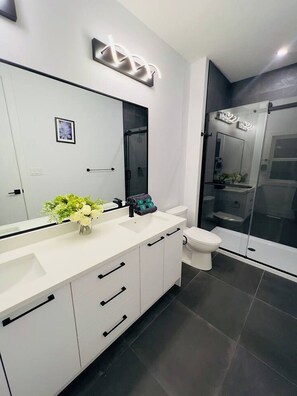 Towels, soap, shampoo, toilet paper