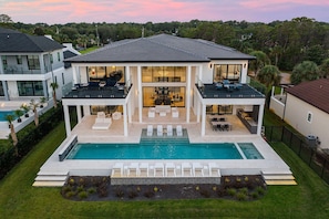 Exterior - Le Maison Blanc - Bayfront Vacation Rental with Private Pool, Theater & Dock (Miramar Beach)