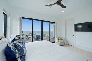 8 bedrooms, free WiFi, bed sheets - Le Maison Blanc - Bayfront Vacation Rental with Private Pool, Theater & Dock (Miramar Beach)