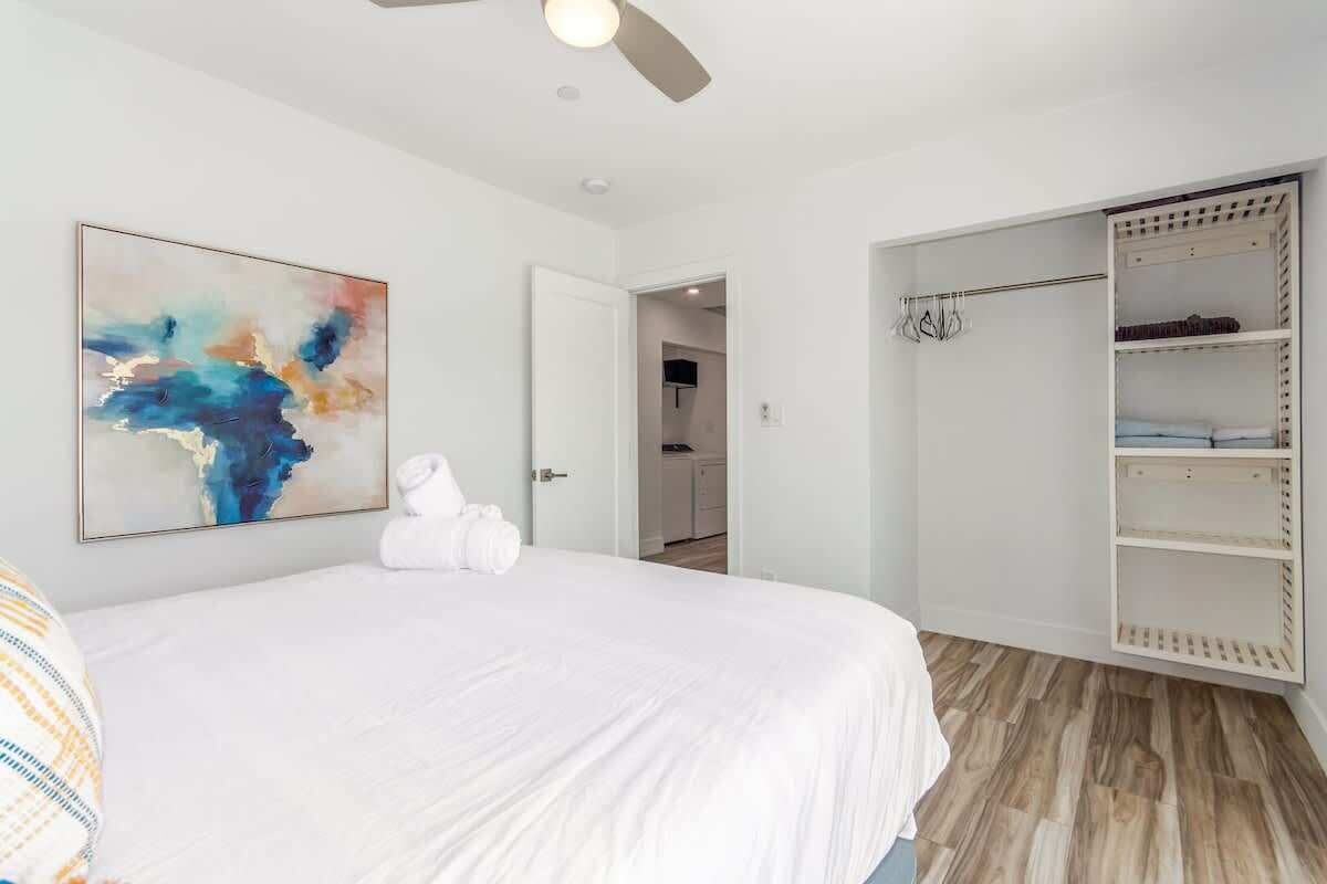4 bedrooms, iron/ironing board, travel crib, free WiFi