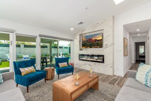 スマートテレビ、暖炉