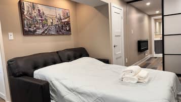 1 bedroom, desk, free WiFi, bed sheets