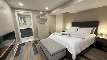 1 bedroom, desk, free WiFi, bed sheets
