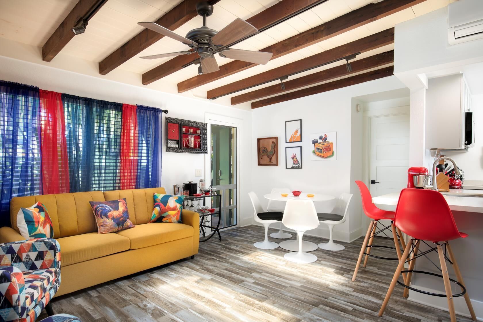 The Cool House, just 2 blocks to the beach, Pool, WiFi, grill and firepit