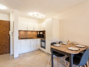 Fridge, microwave, toaster, cookware/dishes/utensils