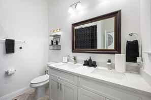 Articles de toilette écologiques, sÚche-cheveux, serviettes fournies