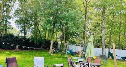 Serenity Haven: Cozy 2-Bedroom Home with Spacious Living & Big Backyard