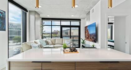 2bd/2ba Best style and location/Pool+spa/gym/pkg!