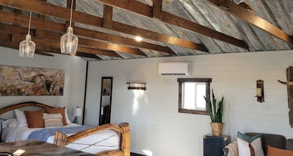 Cozy Guest House at the base of the Big Horn Mountains
