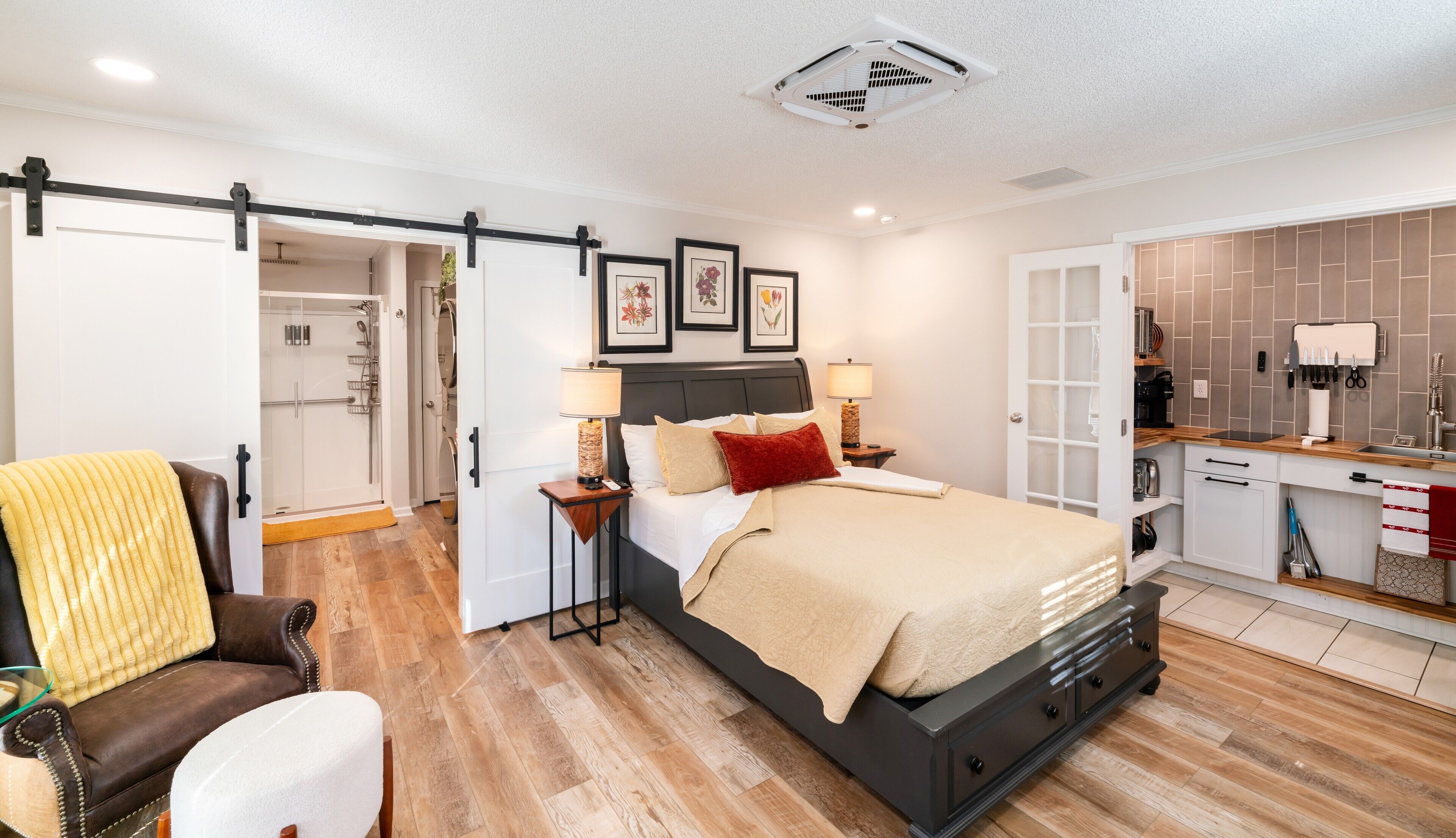 1 habitación, tabla de planchar con plancha, wifi gratis y ropa de cama 