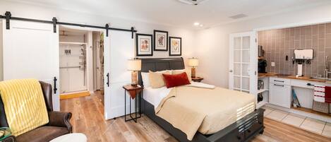 1 habitación, tabla de planchar con plancha, wifi gratis y ropa de cama