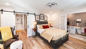 1 chambre, fer et planche à repasser, Wi-Fi gratuit, draps fournis