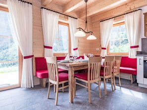 Dining - Nice apartment in villa for 6 people with WIFI, TV, terrace and pets allowed (Heiligenblut Am Großglockner)
