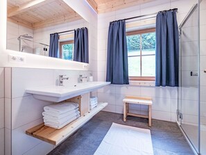 Hair dryer - Nice apartment in villa for 6 people with WIFI, TV, terrace and pets allowed (Heiligenblut Am Großglockner)