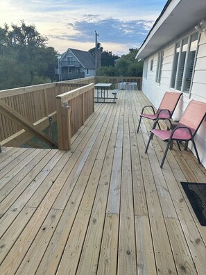 Terrace/patio - A coastal getaway in a private neighborhood in quaint Duck, NC (Kitty Hawk)