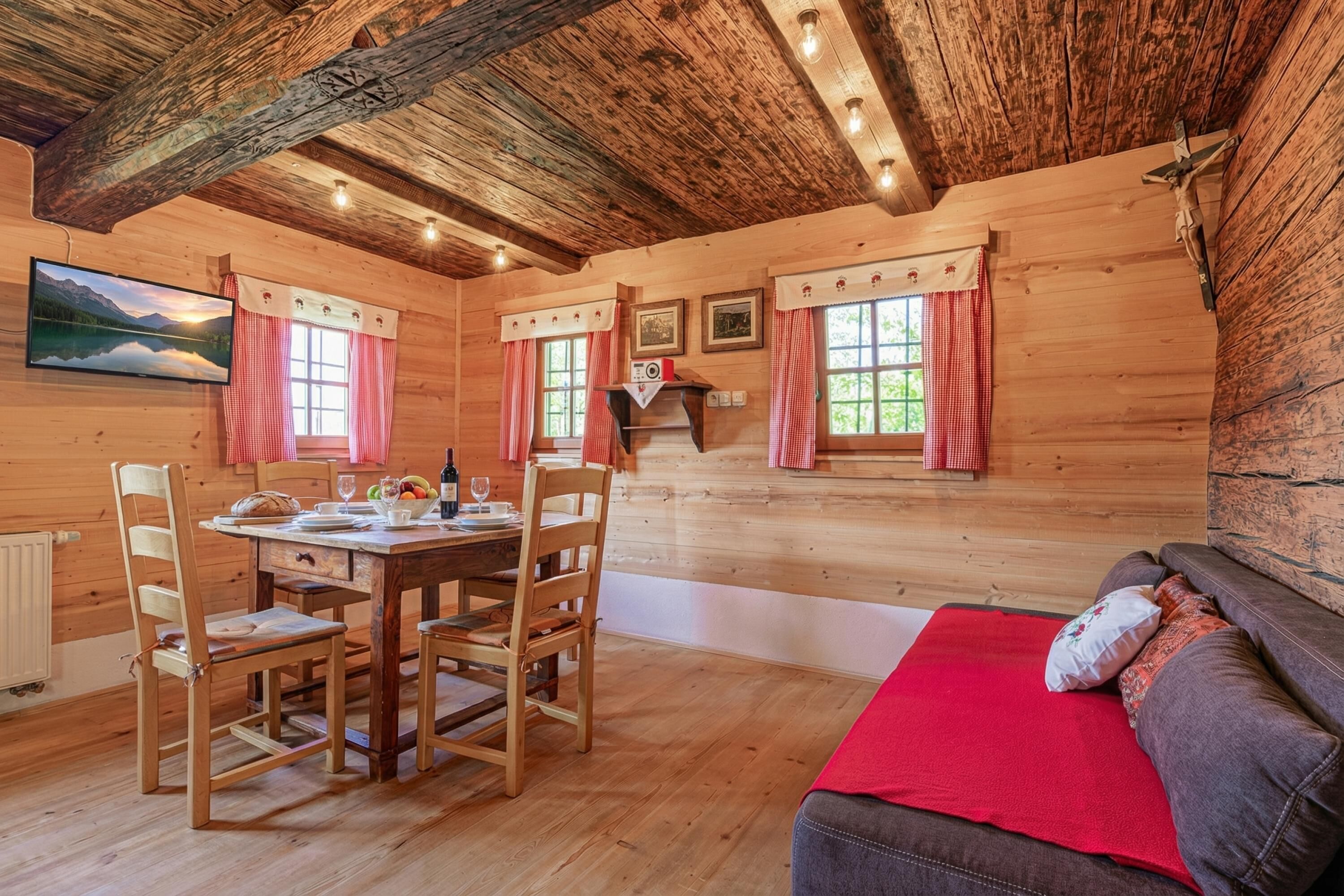 Organic Homestead Mikl Chalet Jurij & Lena, Slovenj Gradec, Slovenia - Slovenië