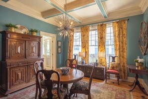 Dining - Midtown Central Gardens Bungalow (Memphis)