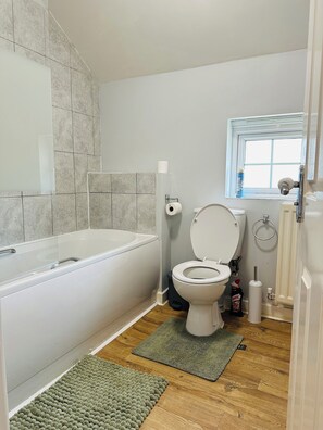 تجهيزات دش، مجففات شعر، مناشف، صابون