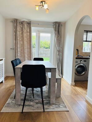 تناول الطعام