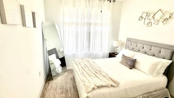 1 habitación, tabla de planchar con plancha, cuna de viaje y wifi