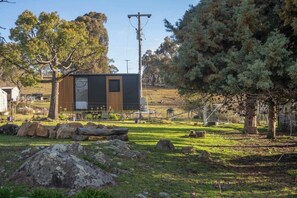 Property grounds - Sparkling Tiny House by Tiny Away (Windeyer)