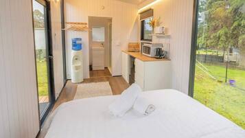 1 bedroom, bed sheets