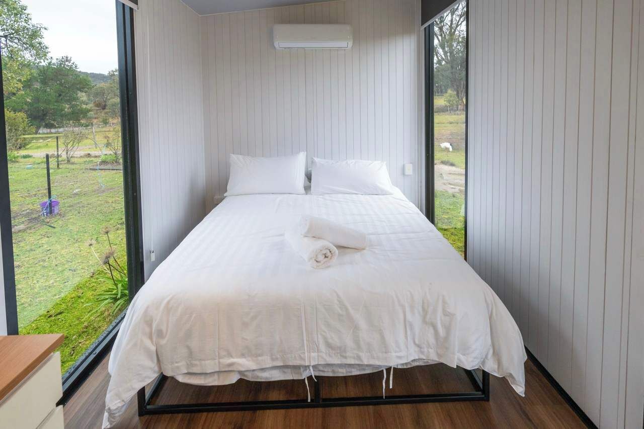 1 bedroom, bed sheets