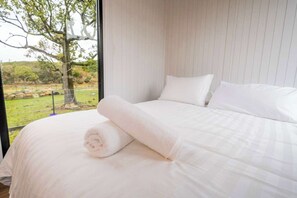 1 bedroom, bed sheets - Sparkling Tiny House by Tiny Away (Windeyer)