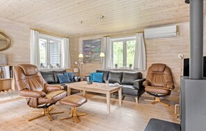 Smart TV, fireplace - 3 bedroom beautiful home in Hadsund (Hadsund)