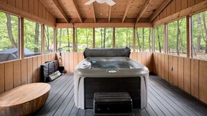 Interior - Cozy chalet w/ forest views & hot tub (Hedgesville)