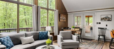 Fernseher, Kamin, Stereoanlage, Arbeitsbereiche