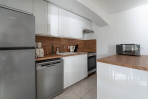 Réfrigérateur, micro-ondes, four, lave-vaisselle