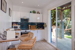 Kühlschrank, Mikrowelle, Ofen, Geschirrspüler