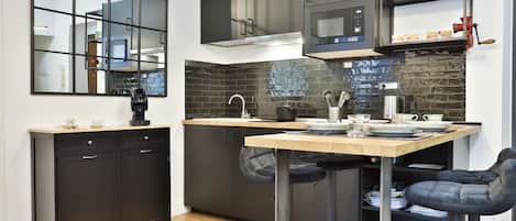 Fridge, microwave, stovetop, coffee/tea maker