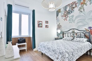 2 slaapkamers, een strijkplank/strijkijzer, wifi, beddengoed